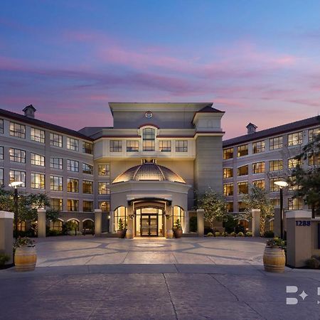 The Royal Kelowna - Bellstar Hotels & Resorts Exterior photo