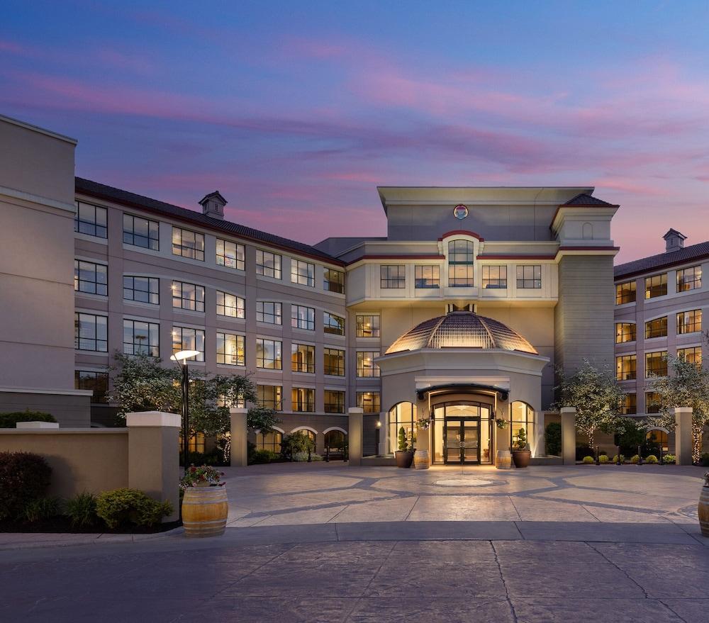 The Royal Kelowna - Bellstar Hotels & Resorts Exterior photo