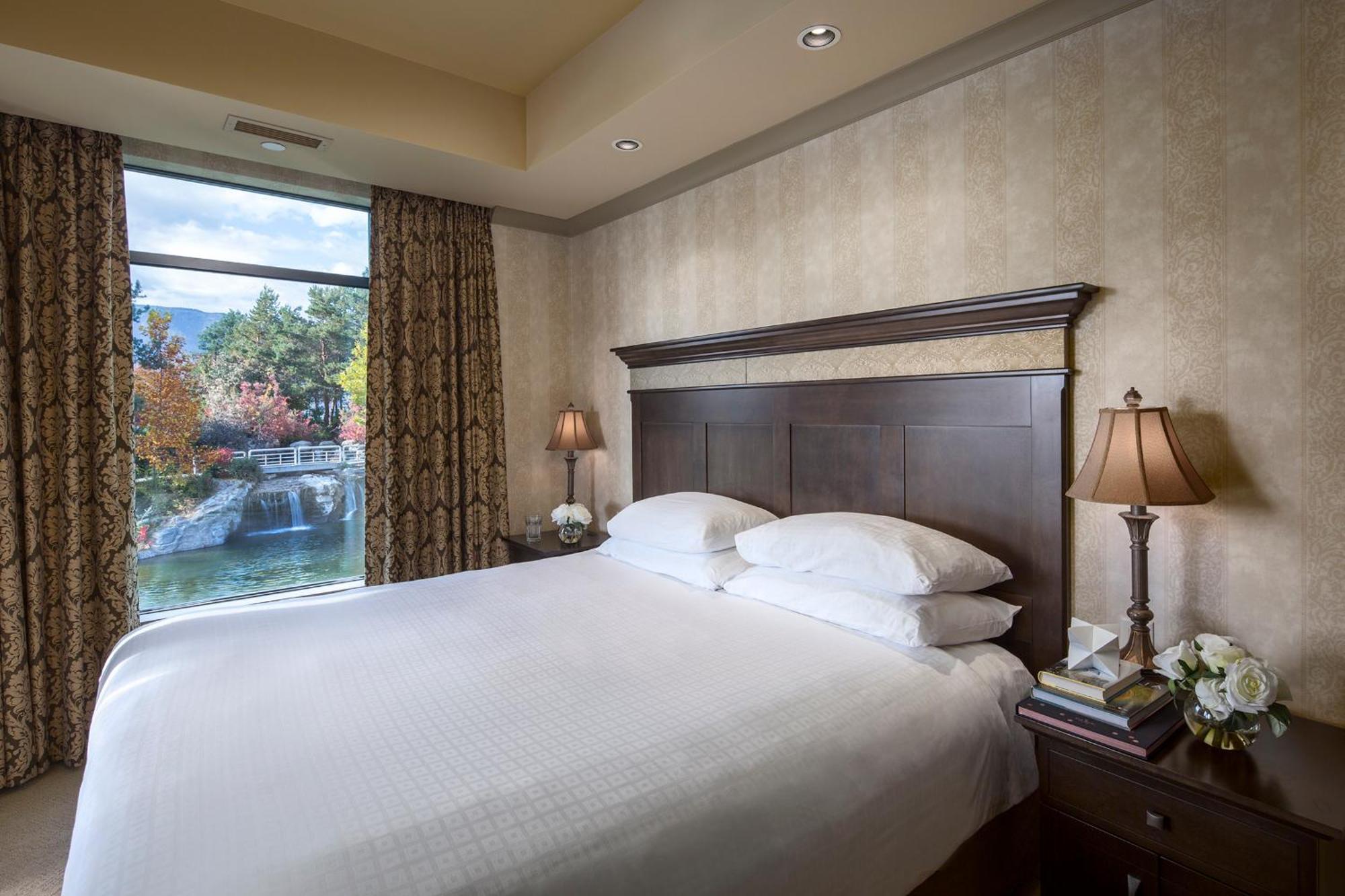 The Royal Kelowna - Bellstar Hotels & Resorts Exterior photo